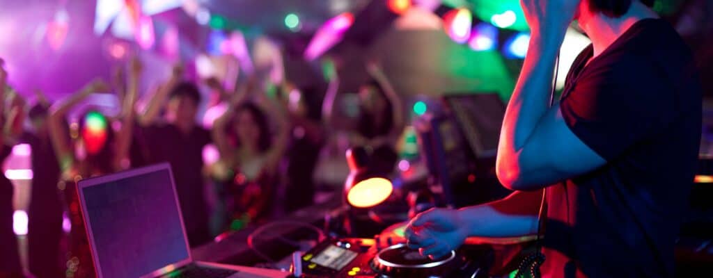 Famous DJ Agency - Crowd Connection Famous DJ Agency - Crowd Connection