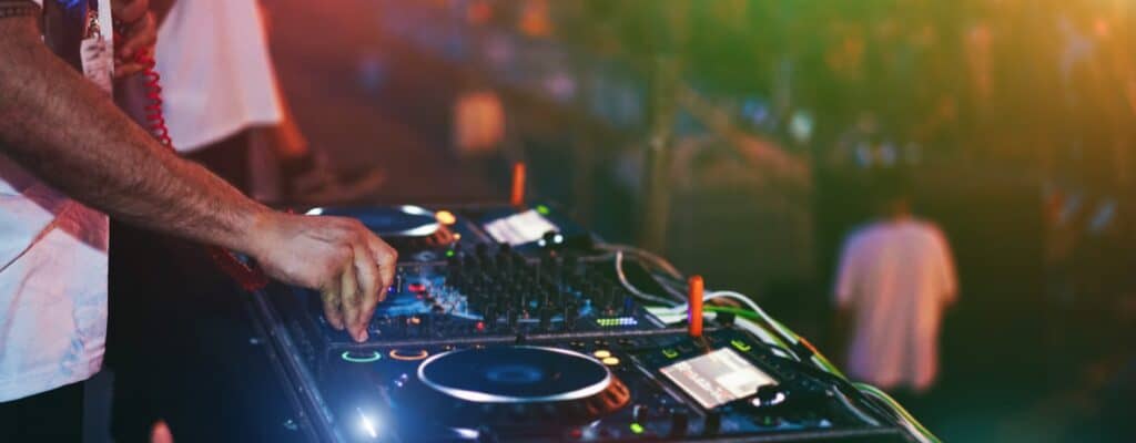Famous DJ Agency - Crowd Connection Famous DJ Agency - Crowd Connection