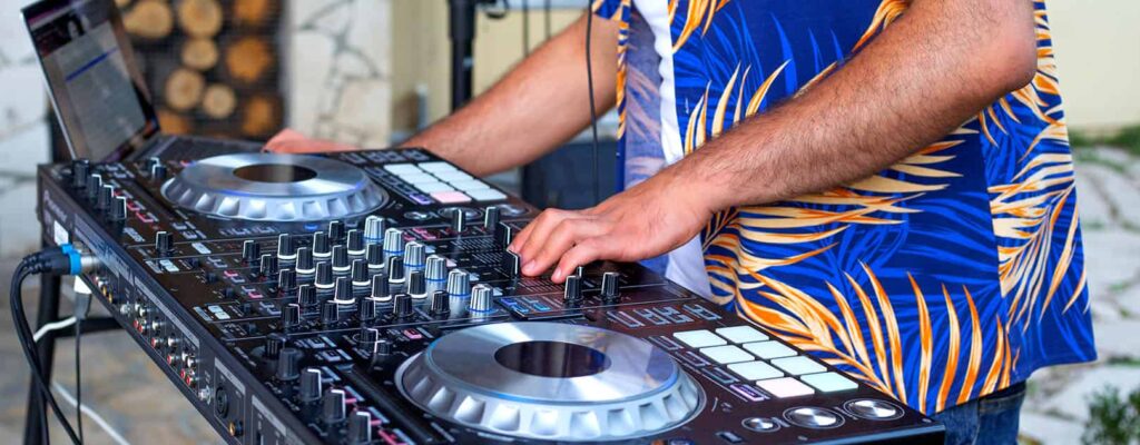 Famous DJ Agency - Why Every DJ Should Start a YouTube Channel Famous DJ Agency - Why Every DJ Should Start a YouTube Channel