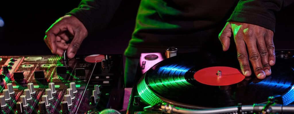 Famous DJ Agency = Music Timing Famous DJ Agency = Music Timing